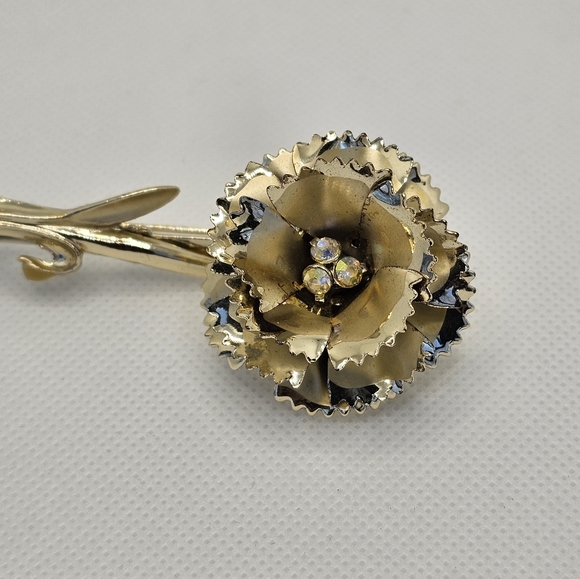 Vintage Aurora Borealis Rhinestones in Gold Tone Flower Brooch 🌼 - Picture 8 of 8